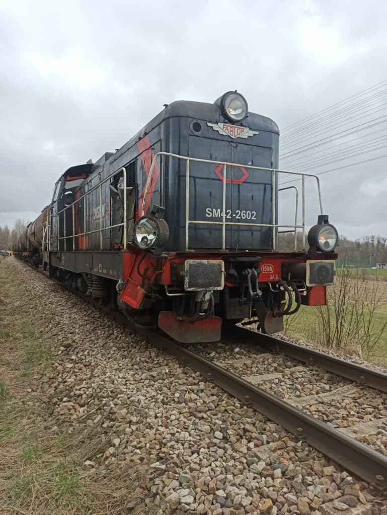 Wypadek na torach w powiecie olsztyńskim. Zderzenie pociągu towarowego z samochodem wypadek Olsztyn, Wiadomości, zShowcase
