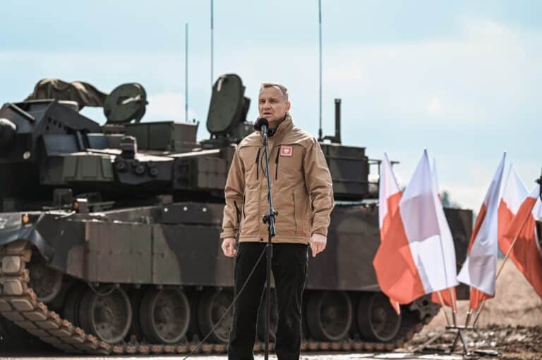 Tajemniczy obiekt spadł w pobliżu poligonu podczas spotkania prezydenta i ministra obrony