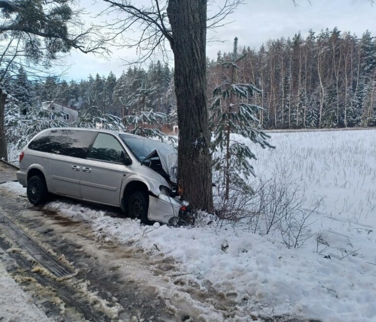 Kierujący nie miał uprawnień do prowadzenia aut. Spowodował wypadek