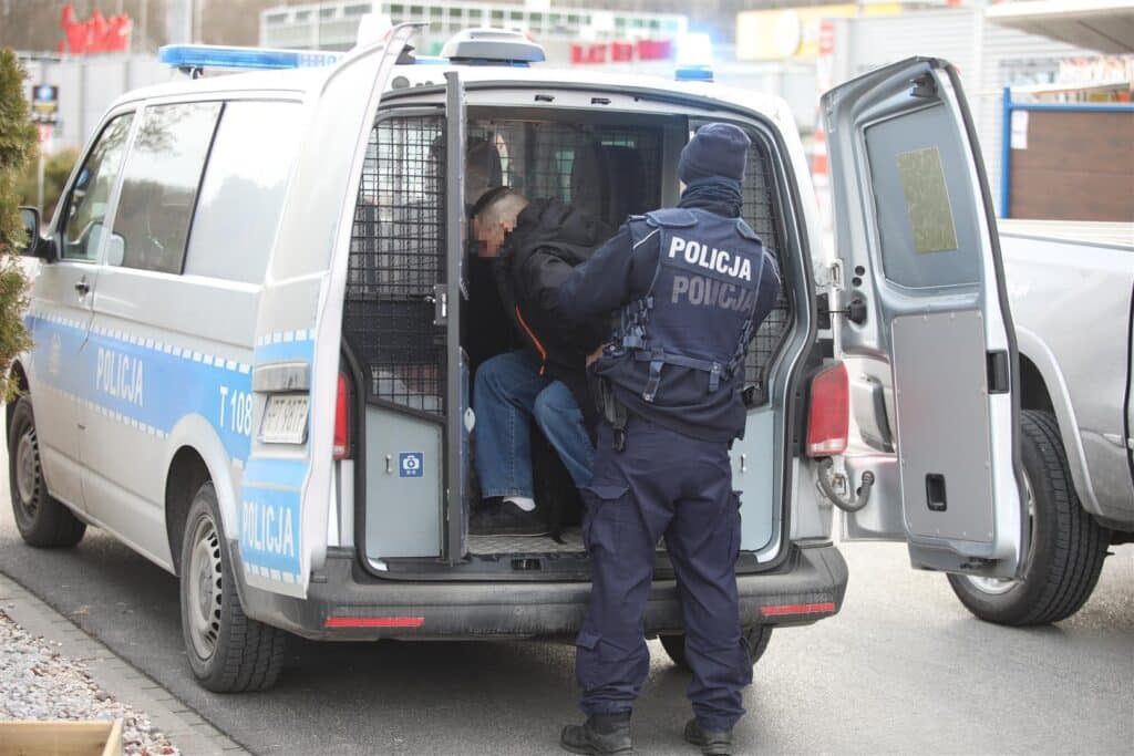 Akcja policji w OBI. Zatrzymany 43-letni mężczyzna kradzież Olsztyn, Wiadomości