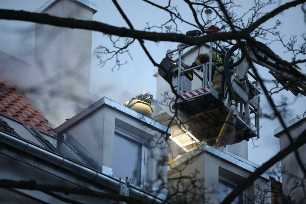 Duży pożar kamienicy przy ul. Partyzantów w Olsztynie. Ewakuowane dzieci pożar Olsztyn, Wiadomości