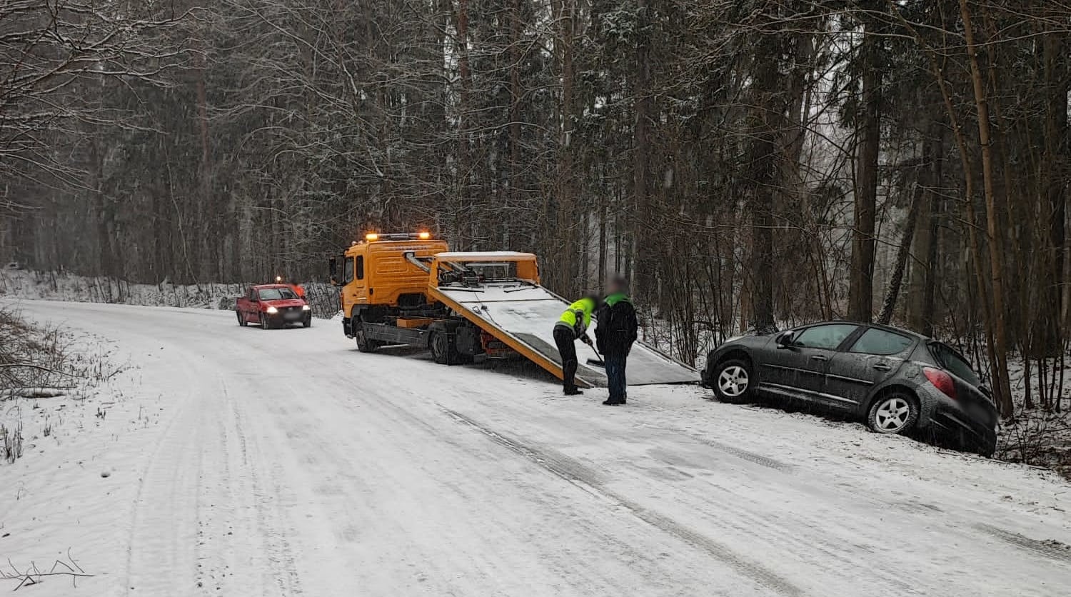 Sypie śnieg, na drogach miejscami może być ślisko pogoda Olsztyn, Wiadomości