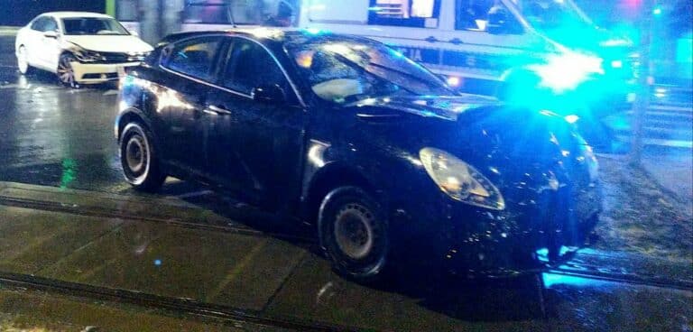 Olsztyn. Kierowca vw z zagranicznymi numerami rejestracyjnymi spowodował wypadek