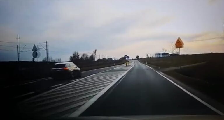 Policjant nagrywa i zatrzymuje nieodpowiedzialnego kierowcę – zobacz nagranie!