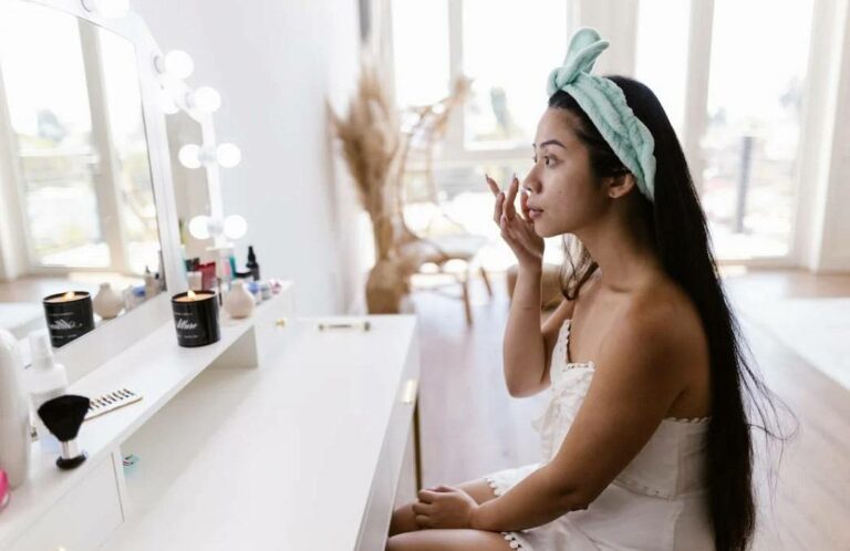 Jak wybrać idealną toaletkę do sypialni? Podpowiadamy!