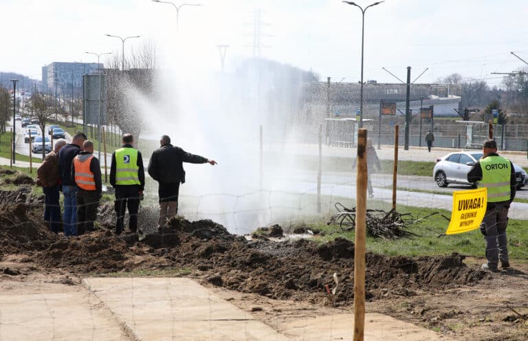 Fontanna zamiast mebli? Nietypowy początek budowy salonu meblowego w Olsztynie