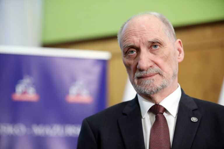 Antoni Macierewicz w Olsztynie: Atak na papieża to zagrożenie bezpieczeństwa narodowego