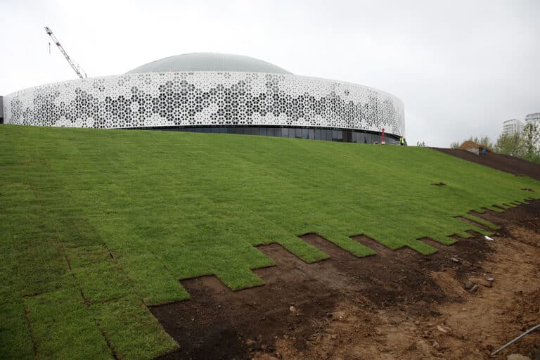 Zielone otoczenie Hali Urania