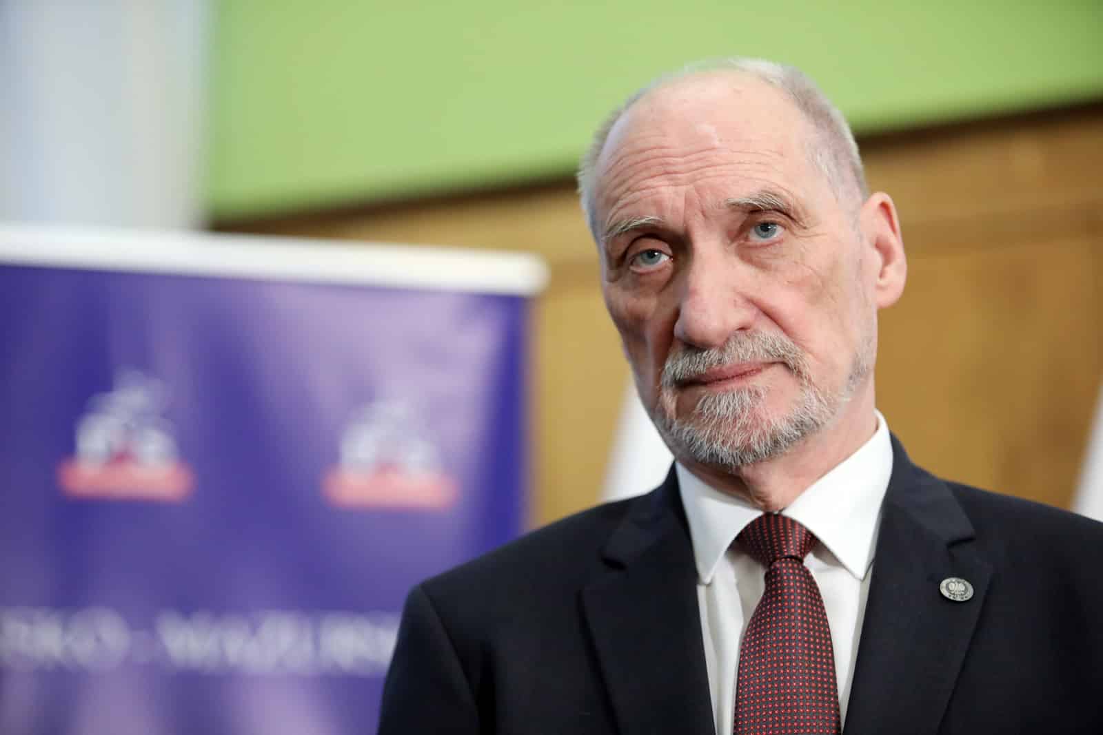 Antoni Macierewicz w Olsztynie: Atak na papieża to zagrożenie bezpieczeństwa narodowego polityka Olsztyn, Wiadomości, zShowcase