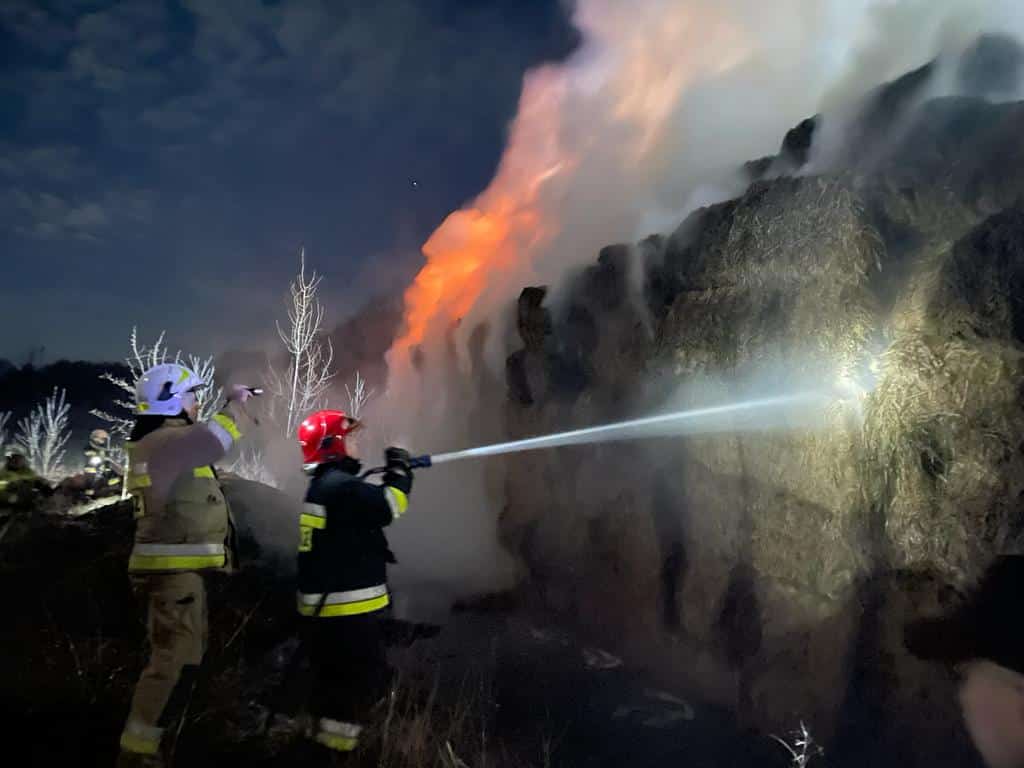 Stu strażaków przez dwa dni walczyło z pożarem. Podpalaczem okazał się strażak pożar Braniewo, Wiadomości, zShowcase