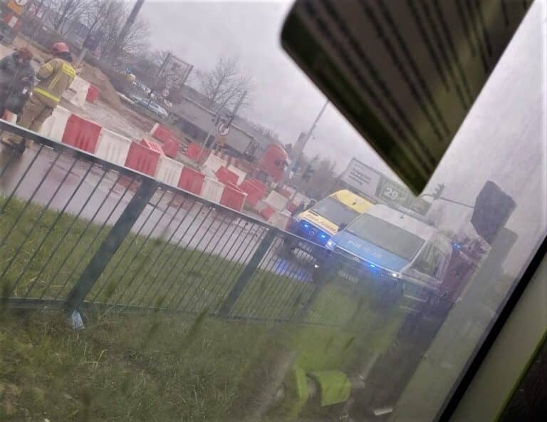 Wypadek na rondzie w Olsztynie: 75-letnia kierująca potrąciła 77-letniego pieszego