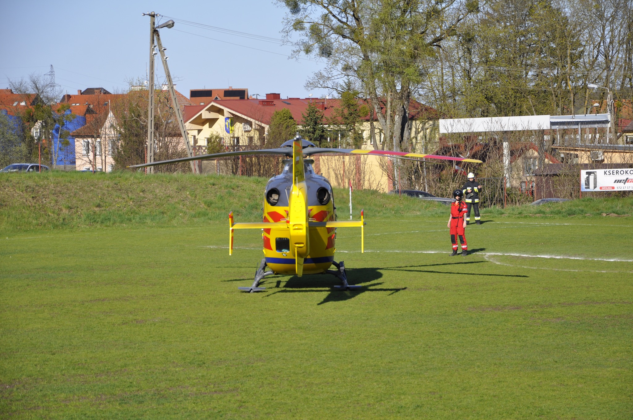 Dramatyczny wypadek podczas meczu piłki nożnej: na ratunek przyleciał helikopter LPR sport Mrągowo