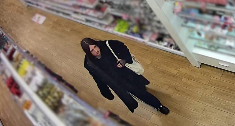 Olsztyńska policja poszukuje młodej i atrakcyjnej dziewczyny z nagrania.  WIDEO