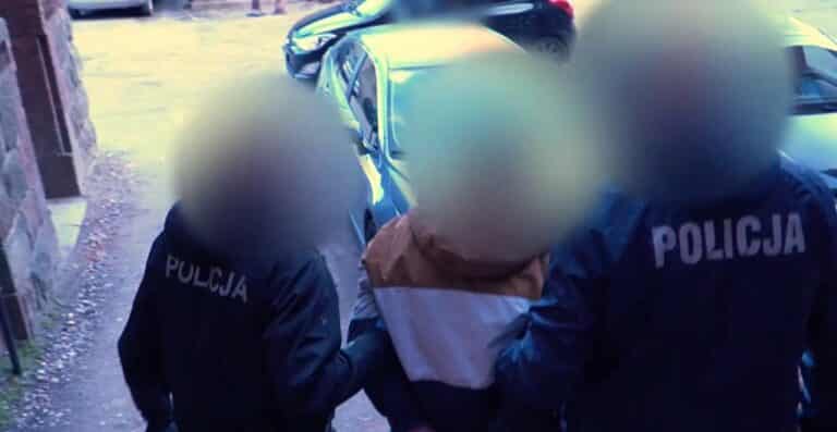 Rozbój z użyciem noża pod McDonald’s