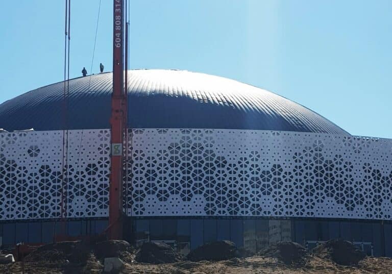 Pofałdowane poszycie kopuły nowej Uranii? Kontrowersje wokół jakości wykonania