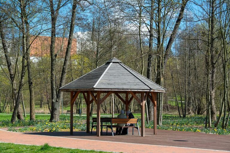 Kolejne udogodnienia dla mieszkańców. Park Centralny w Olsztynie z nowym chodnikiem