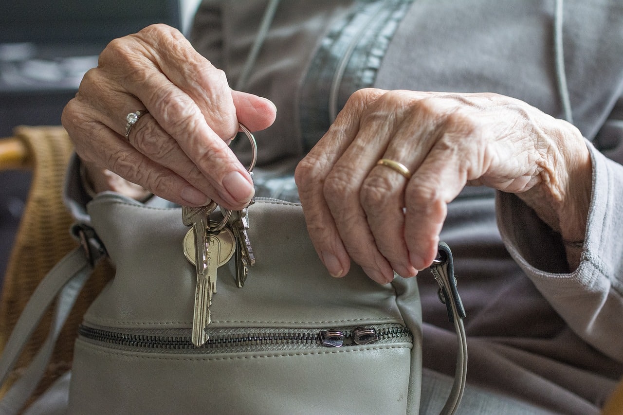 89-latka przygnieciona tapczanem: uratowana dzięki czujności sąsiadów Na sygnale Materiał partnera