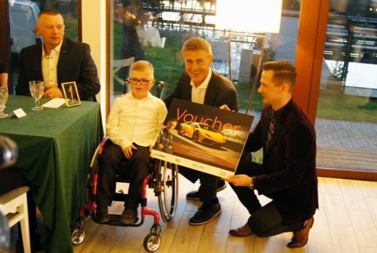 Warmińscy mieszkańcy i przedsiębiorcy znów pomagają. Ponad 100 000 zł dla chorego chłopca