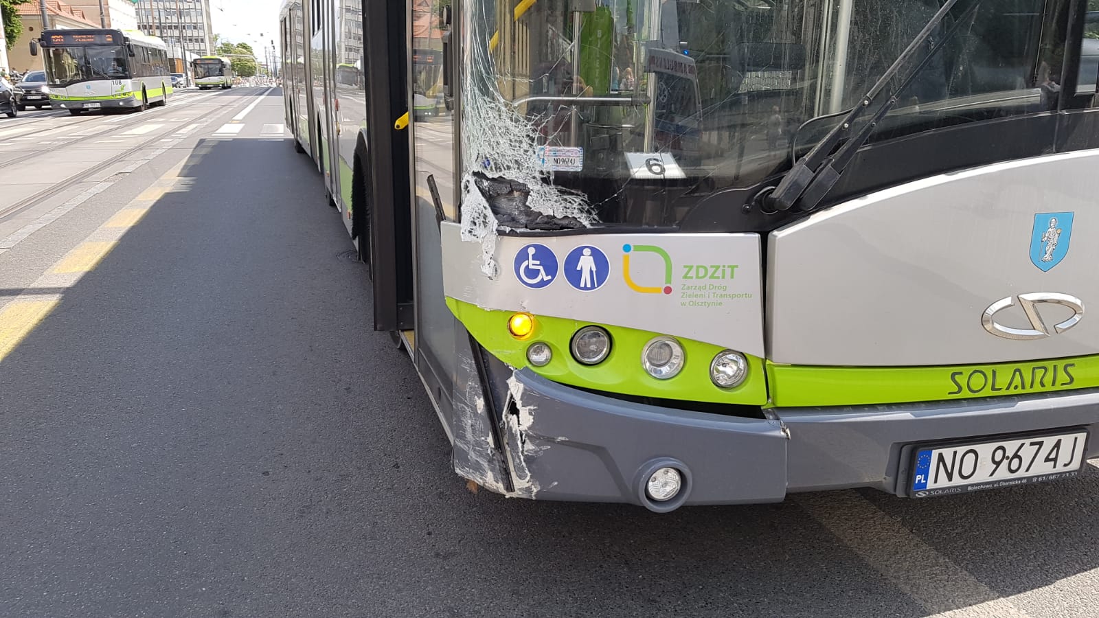 Autobus komunikacji publicznej i chevrolet zderzyły się w centrum Olsztyna wypadek Olsztyn, Wiadomości