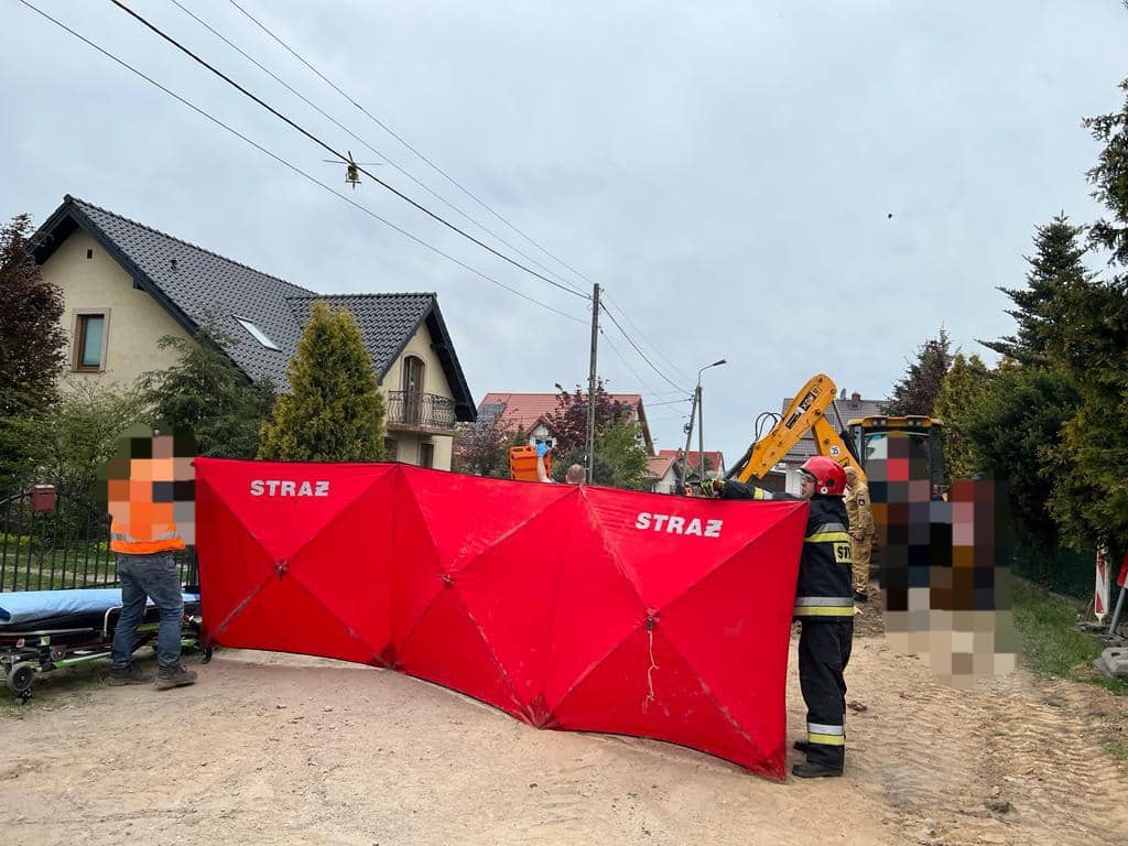 Tragiczny wypadek podczas prac ziemnych w Szczytnie. 59-latek nie żyje wypadek Olsztyn, Wiadomości