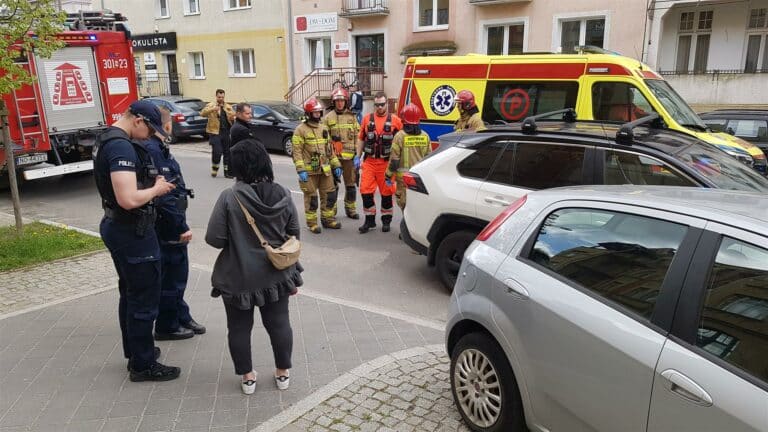 Kobieta potrącona przez własny samochód