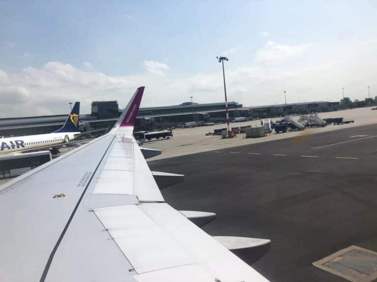 Awaryjne lądowanie samolotu z Dortmundu do Szymany-Olsztyn na Lotnisku Chopina w Warszawie