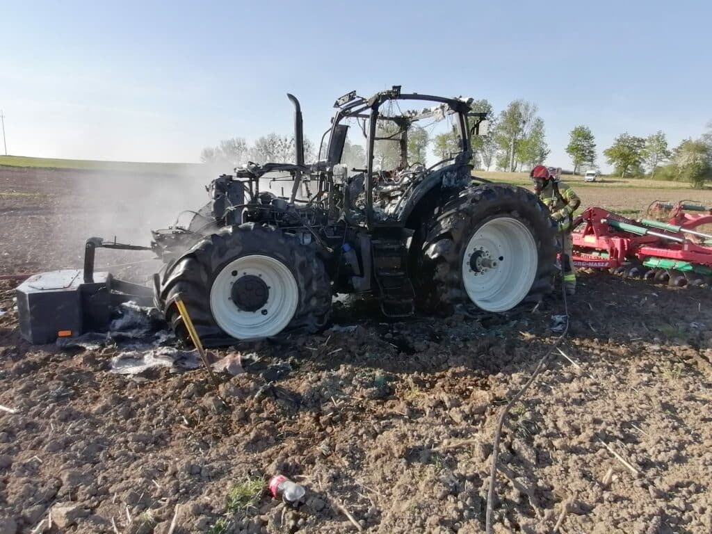 Pożar ciągnika rolniczego pożar Braniewo, Wiadomości, zShowcase