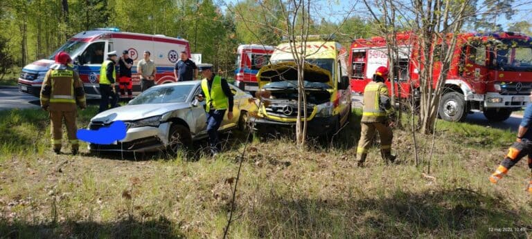 Zderzenie samochodu osobowego z karetką