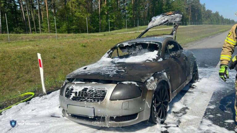 Nagły pożar sportowego auta na S7