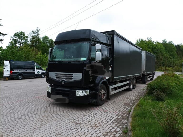 Człowiek łapie się za głowę. Kontrola na DW 536 wywołuje niedowierzanie