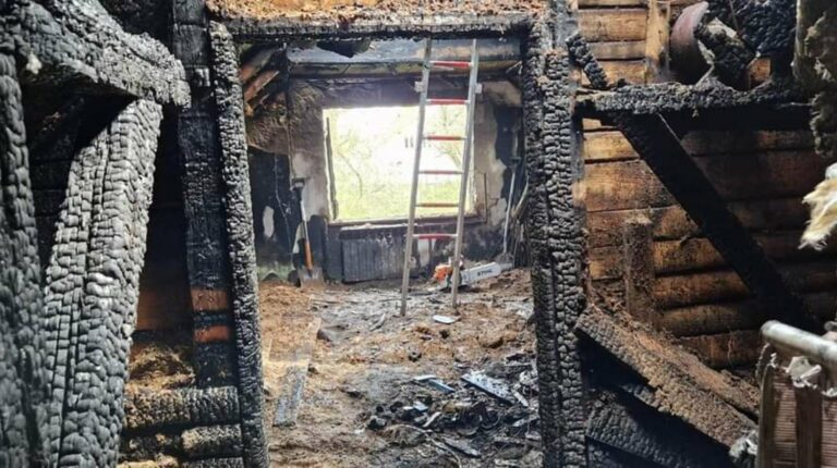 Sześcioosobowa rodzina, w tym 90-letnia kobieta, bez dachu nad głową po pożarze