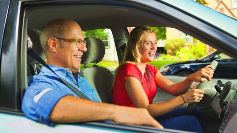 Bezpieczeństwo na pierwszym miejscu: Jak nasza szkoła nauki jazdy przygotowuje kierowców do bezpiecznej jazdy