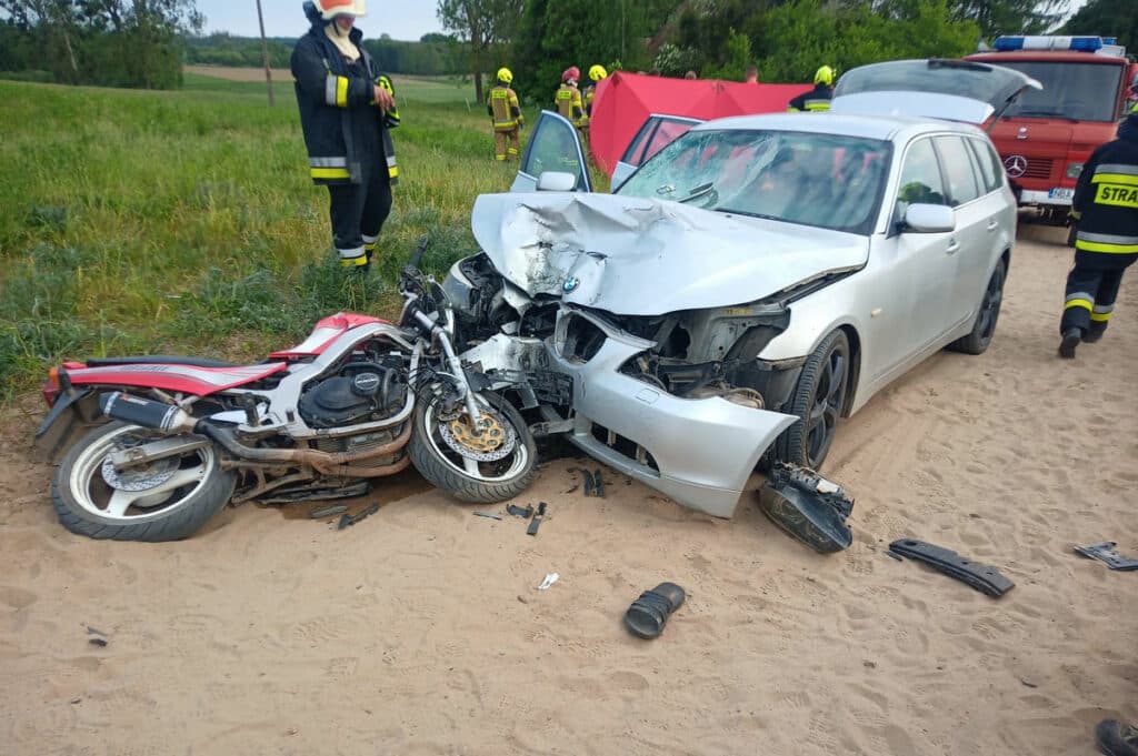 Tragiczny wypadek z BMW zakończył życie 22-letniego motocyklisty wypadek Bartoszyce, Wiadomości, zShowcase