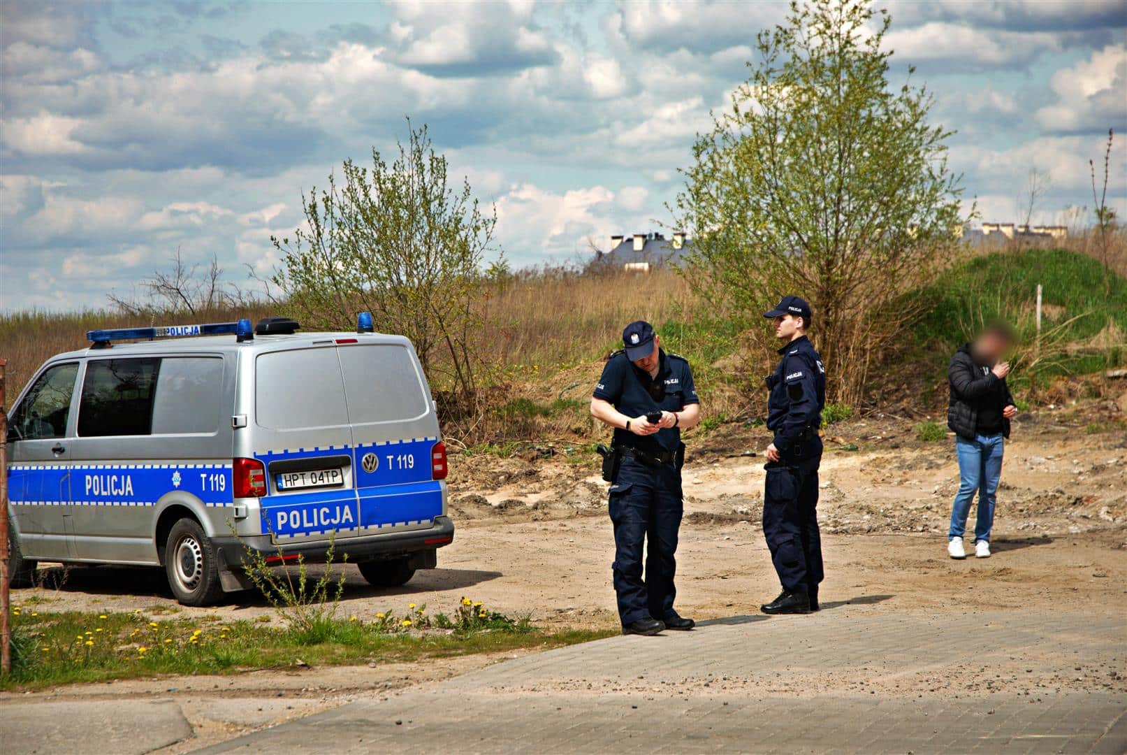 Uraz głowy po zderzeniu z samochodem: 31-latek z hulajnogi trafił do szpitala wypadek Olsztyn, Wiadomości, zShowcase