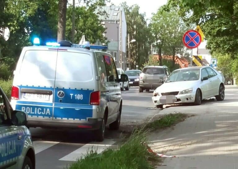 Wypadek na ulicy Zientary Malewskiej. Kierowca Lexusa potrącił przechodnia
