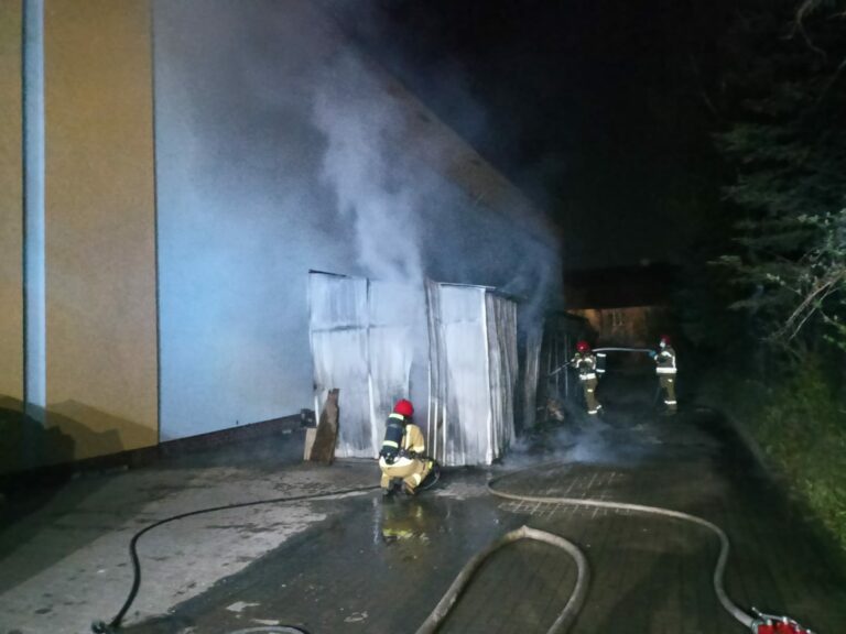 Odkryto zwęglone ciało za galerią handlową