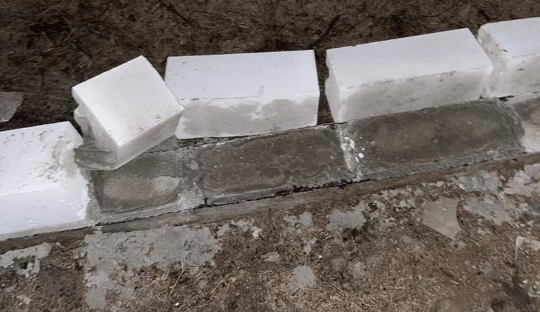 Budowlaniec amator zniszczył samochód i groził szefowi. Miał do wykonania na pozór prostą pracę