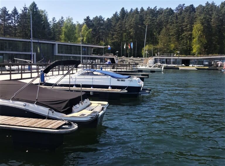 Kryminalna zagadka na jeziorze Ukiel. Trzy motorówki dryfowały bez silników