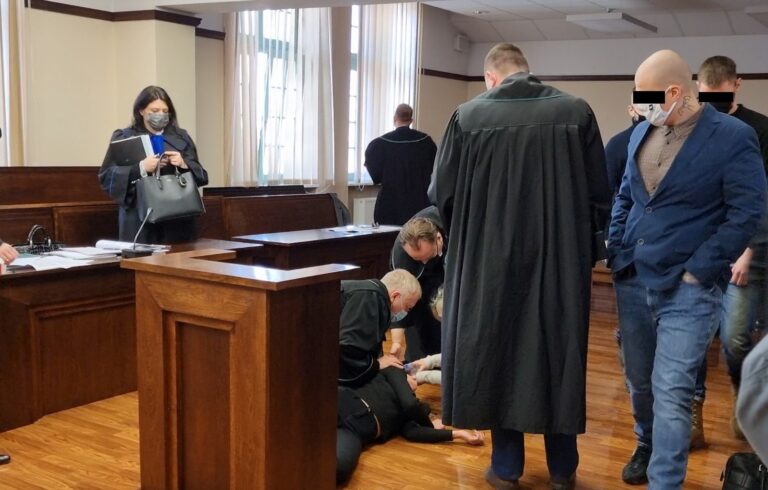 Proces rapera „Szpaku”. Poszkodowana zemdlała ze strachu podczas zeznawania