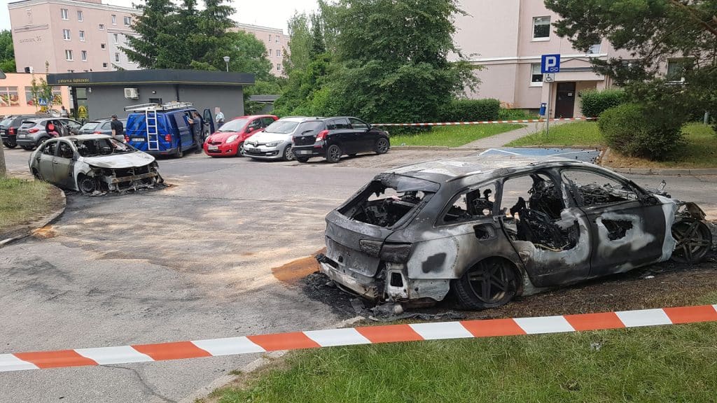 Na Jarotach spłonęło 5 samochodów pożar Olsztyn, Wiadomości, zShowcase