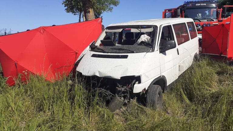 Kierujący busem 19-latek nie żyje. W drugim aucie była kobieta w ciąży