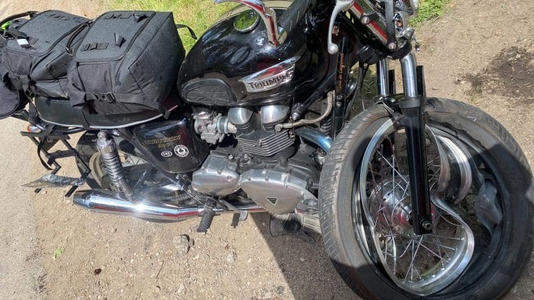 Motocyklista zginął na miejscu. Pasażerka w szpitalu