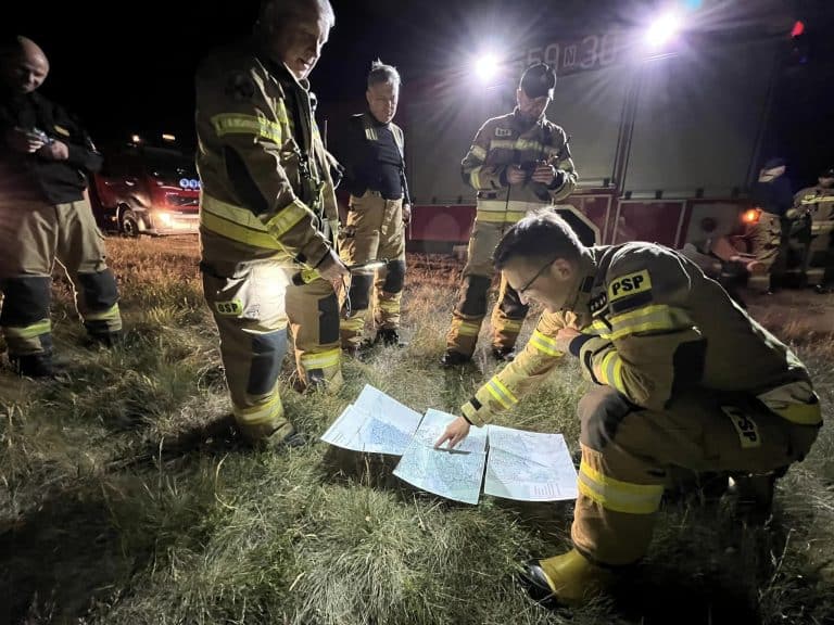 Tajemniczy obiekt spadł pod Szczytnem? Policja i straż poszukują nieznanego obiektu