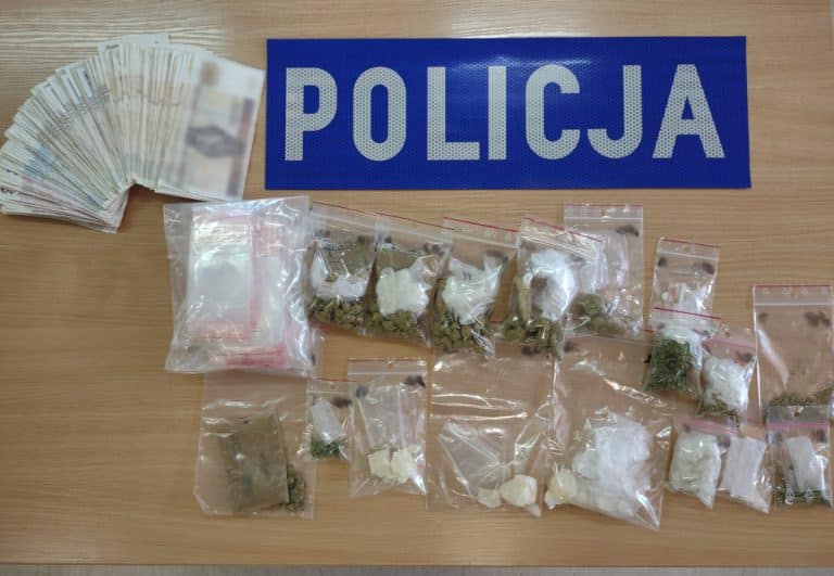 Młoda para z Olsztyna zatrzymana z dużą ilością narkotyków i gotówki