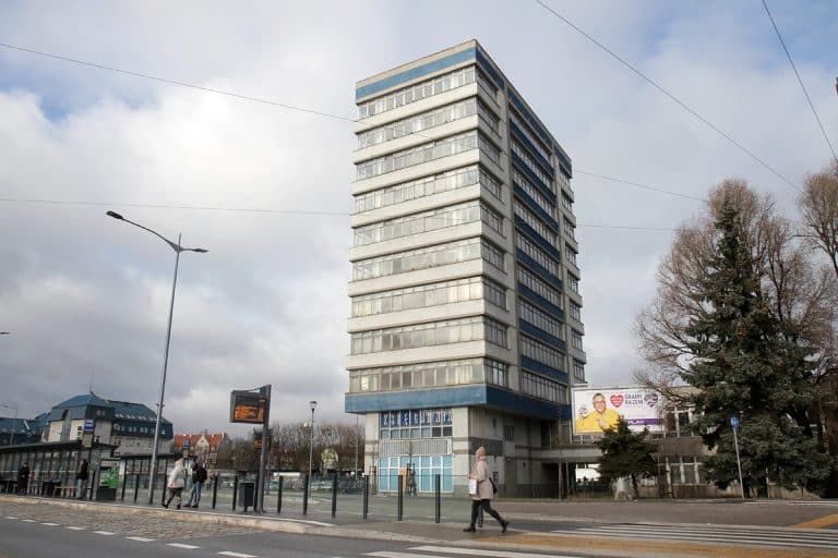 Wieżowiec przy dworcu jak gorący kartofel