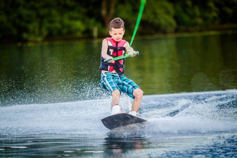 Niezapomniana przygoda dla dziecka w Olsztynie! Zapraszamy na półkolonie wakeboardowe z NiceBay!