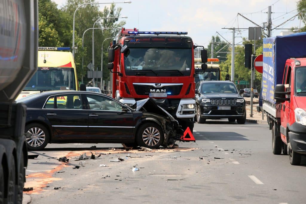 Zderzenie ciężarówki z volkswagenem na ul. Towarowej spowodowało ogromne korki wypadek Olsztyn, Wiadomości, zShowcase