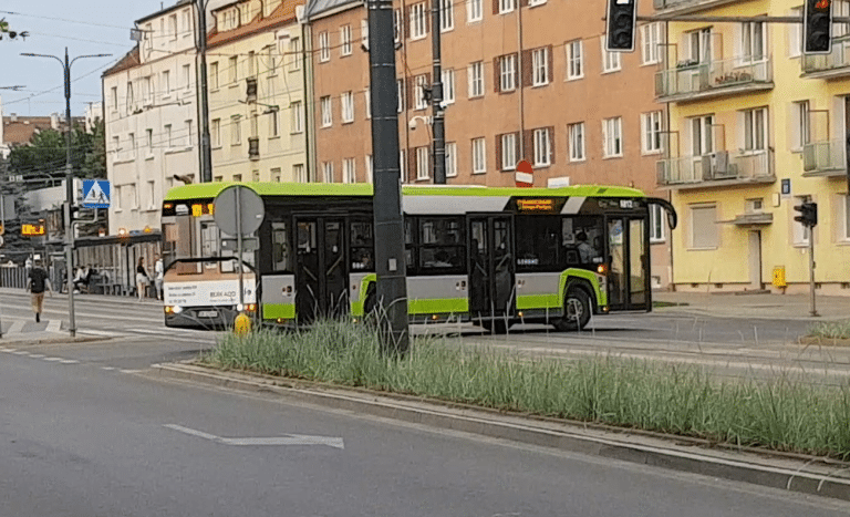 Nietypowy manewr kierowcy autobusu miejskiego