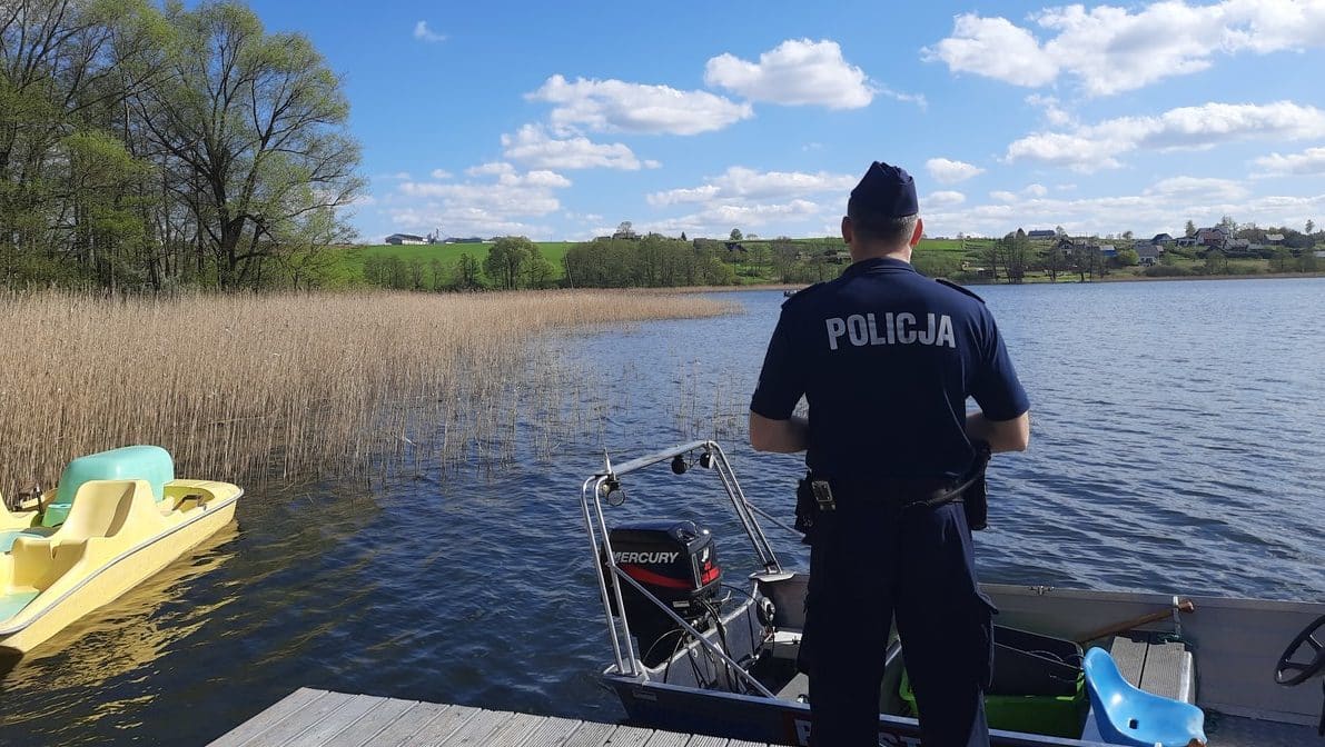 Na dnie jeziora znaleziono ciało mężczyzny utonięcie Nowe Miasto Lubawskie, Wiadomości, zShowcase