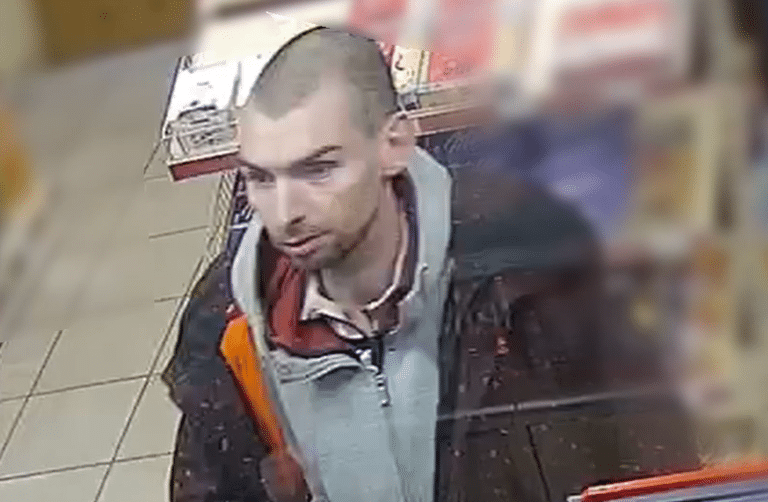 Policja prosi o pomoc w odnalezieniu tego mężczyzny. Jest nagranie wideo
